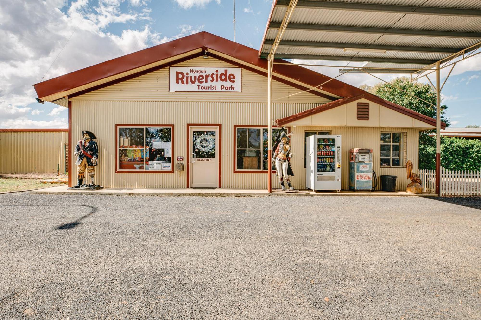 ホテル Nyngan Riverside Tourist Park エクステリア 写真